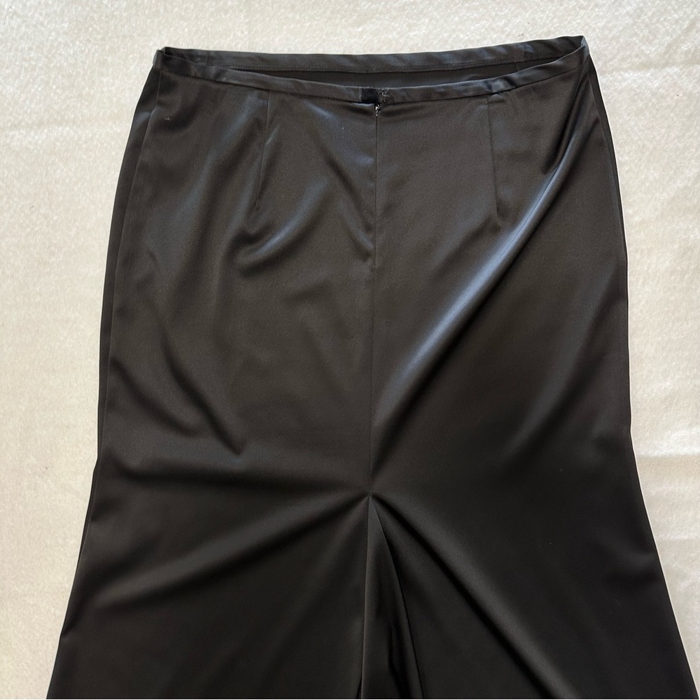 JS Collections Black Satin Maxi Skirt - Picture 5 of 11